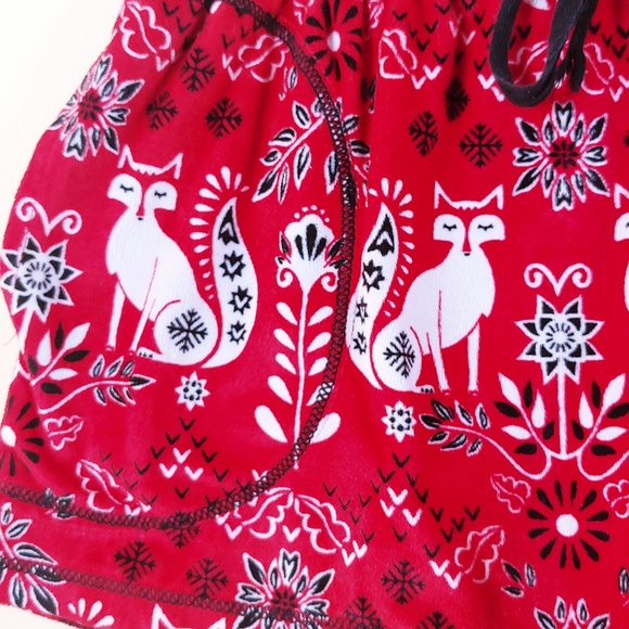 Kenzie Red Velvet Fox Shorts - Picture 2 of 7